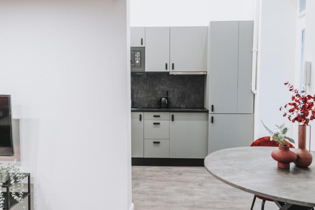 D84- Boutique Apartments, Best Location, By Bqa Budapest Bagian luar foto